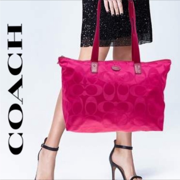 Coach Handbags - Gorgeous Coach🌸 Getaway Signature Travel Tote💕
